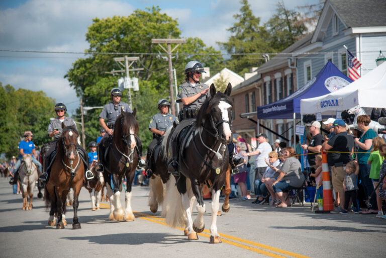 Captain Lisa Rakes and Oliver KY Horse Park Mounted Police Festival of the Horse parade